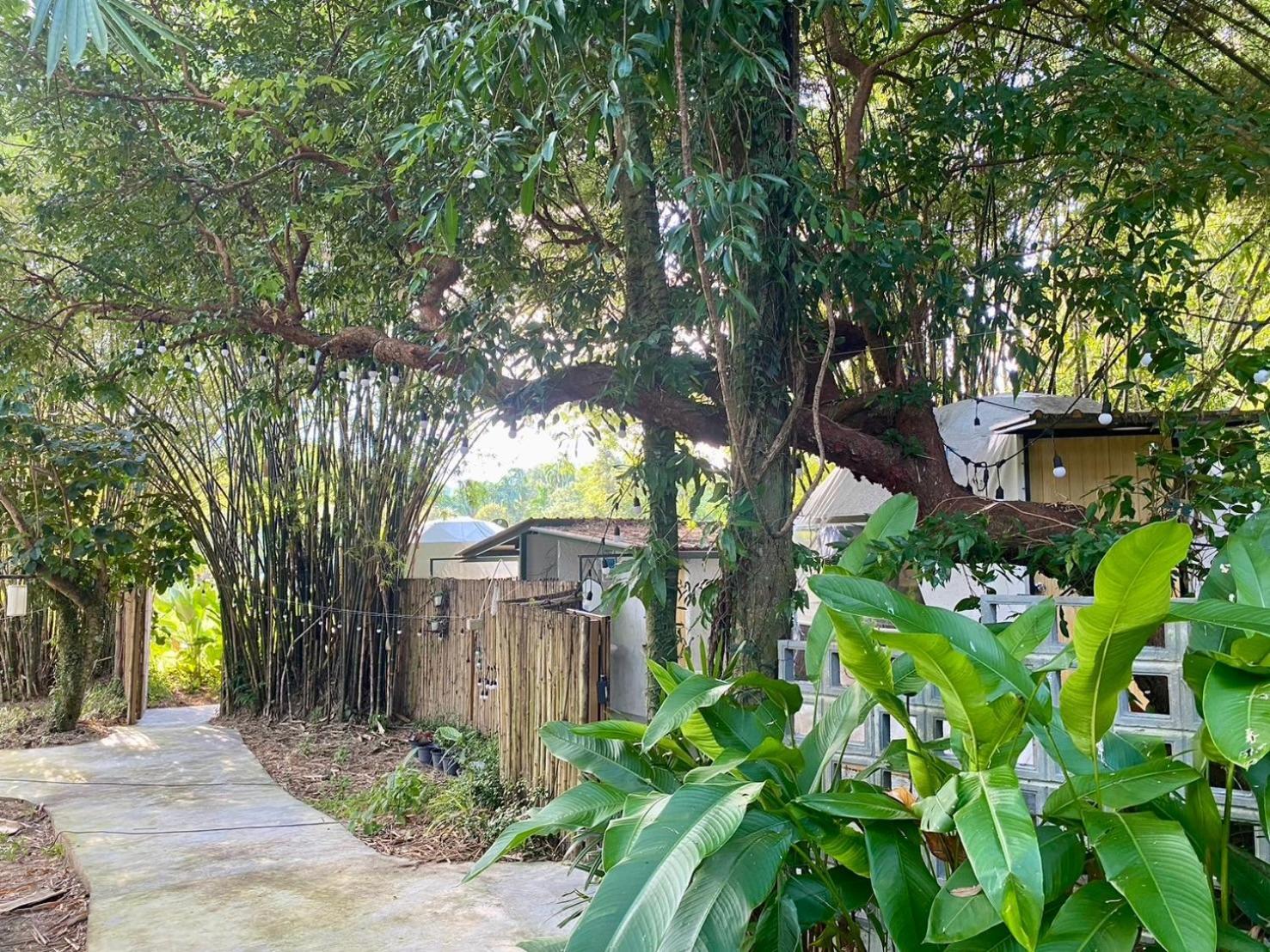 Baan Nai Baan Nok Resort Накхон-Найок Екстер'єр фото