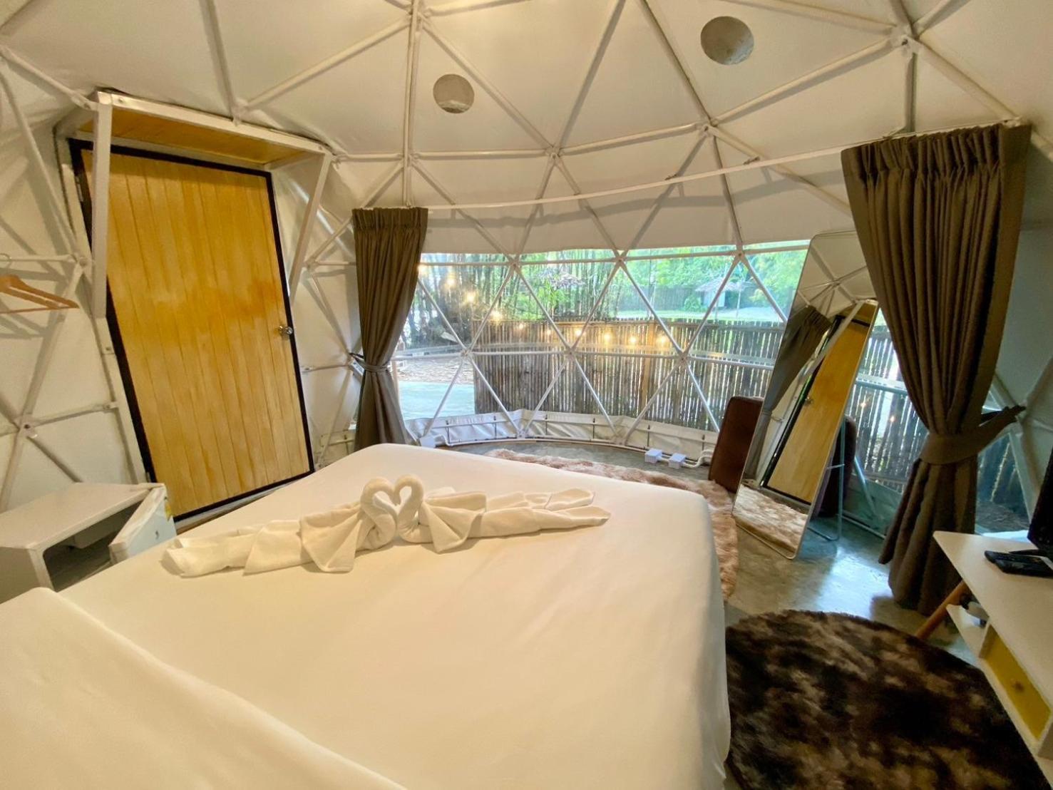 Baan Nai Baan Nok Resort Накхон-Найок Екстер'єр фото