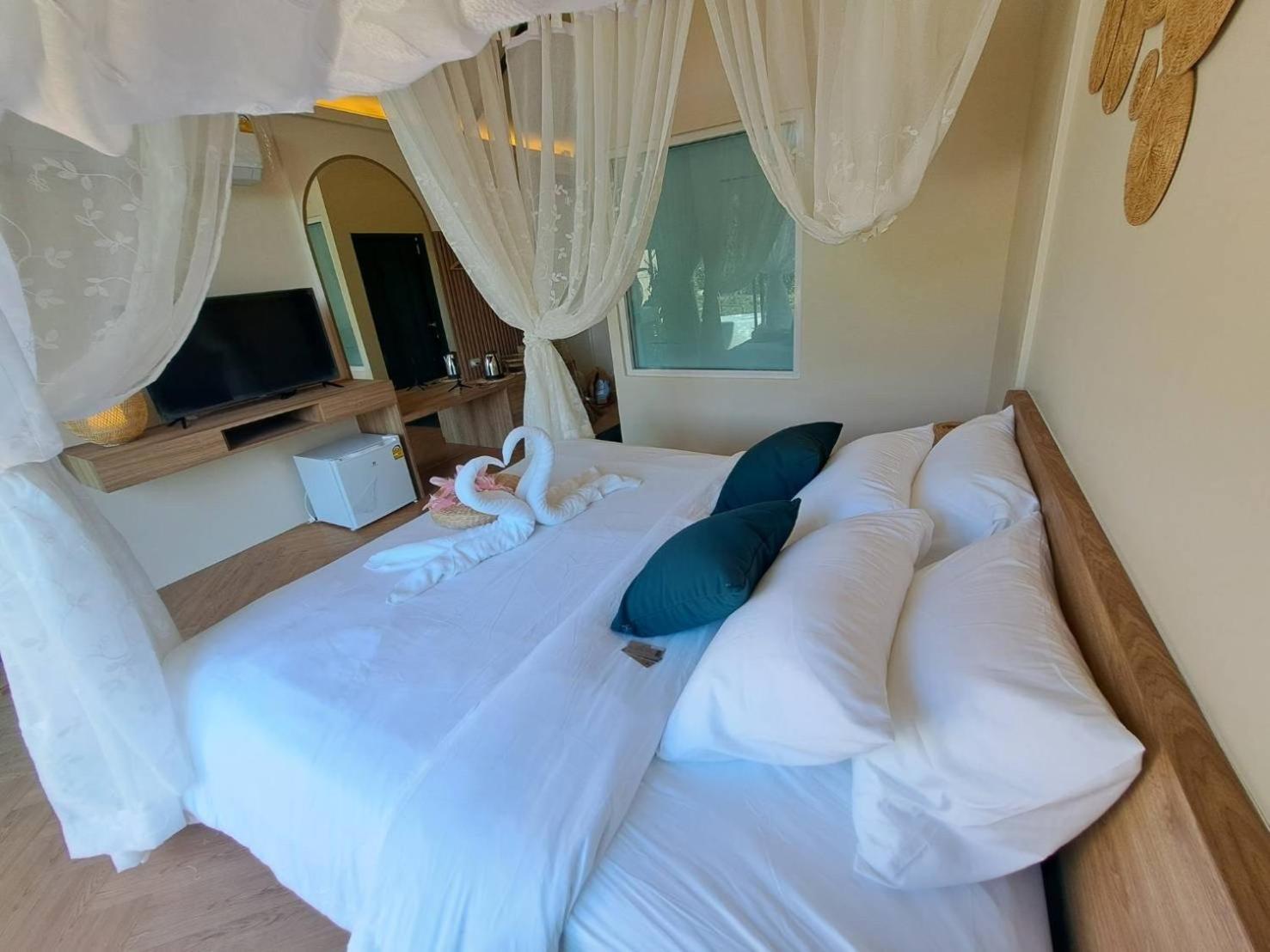 Baan Nai Baan Nok Resort Накхон-Найок Екстер'єр фото