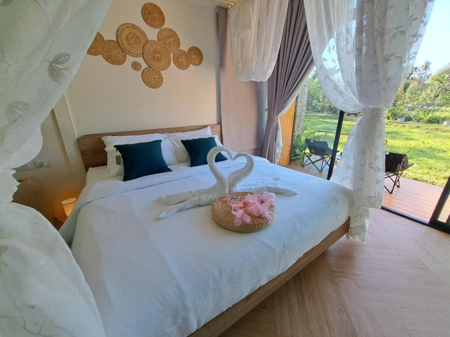 Baan Nai Baan Nok Resort Накхон-Найок Екстер'єр фото